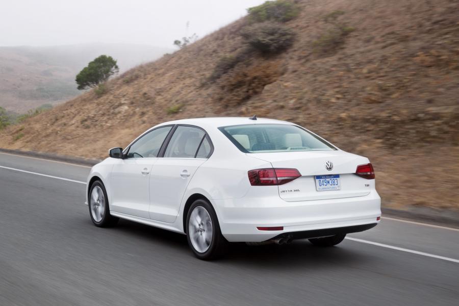  Volkswagen Jetta 2015 года  (US) (фото 51 из 62)